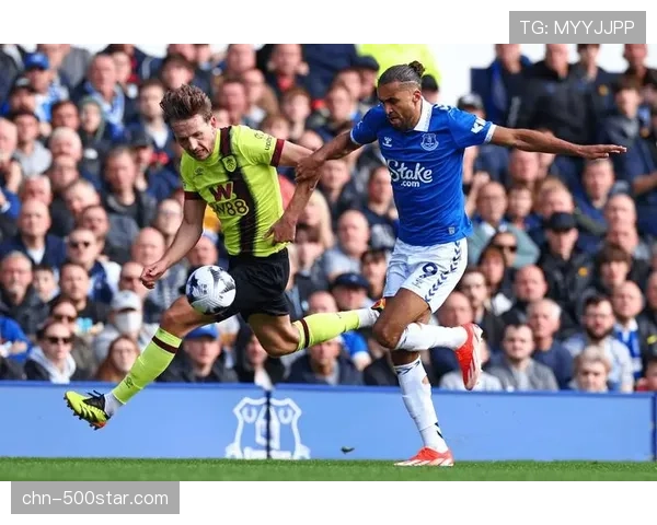 关键判罚:VAR复核后判定切尔西进球有效,奇尔韦尔掷界外球合规